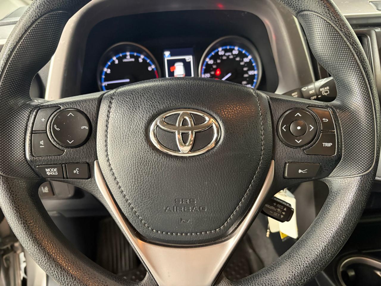 Toyota RAV4 LE AWD 2018