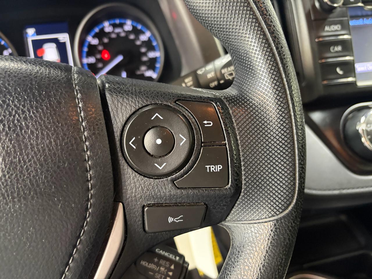 Toyota RAV4 LE AWD 2018