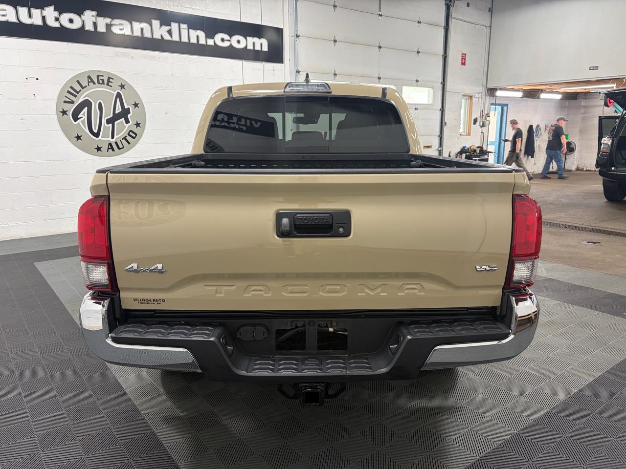 Toyota Tacoma SR5 Dbl Cab 4WD V6 at 2018