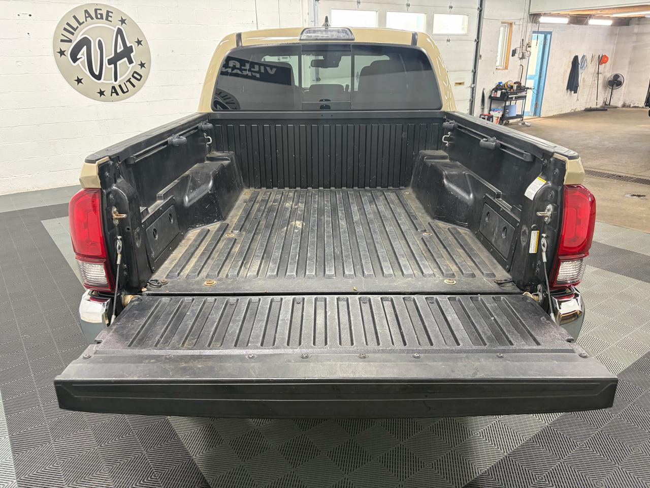 Toyota Tacoma SR5 Dbl Cab 4WD V6 at 2018