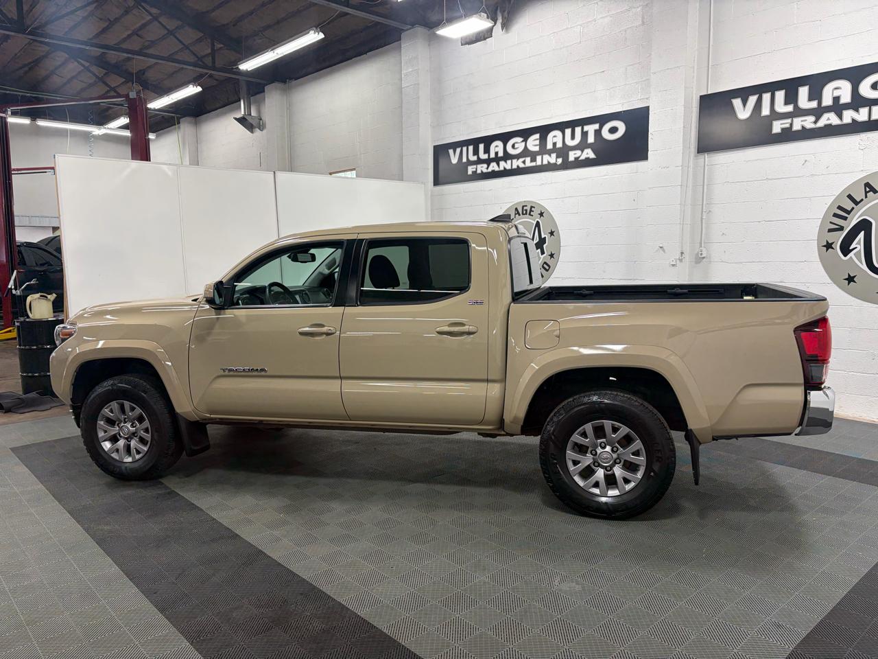 Toyota Tacoma SR5 Dbl Cab 4WD V6 at 2018
