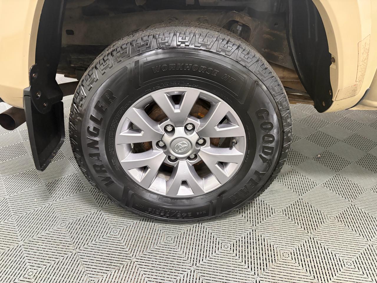 Toyota Tacoma SR5 Dbl Cab 4WD V6 at 2018