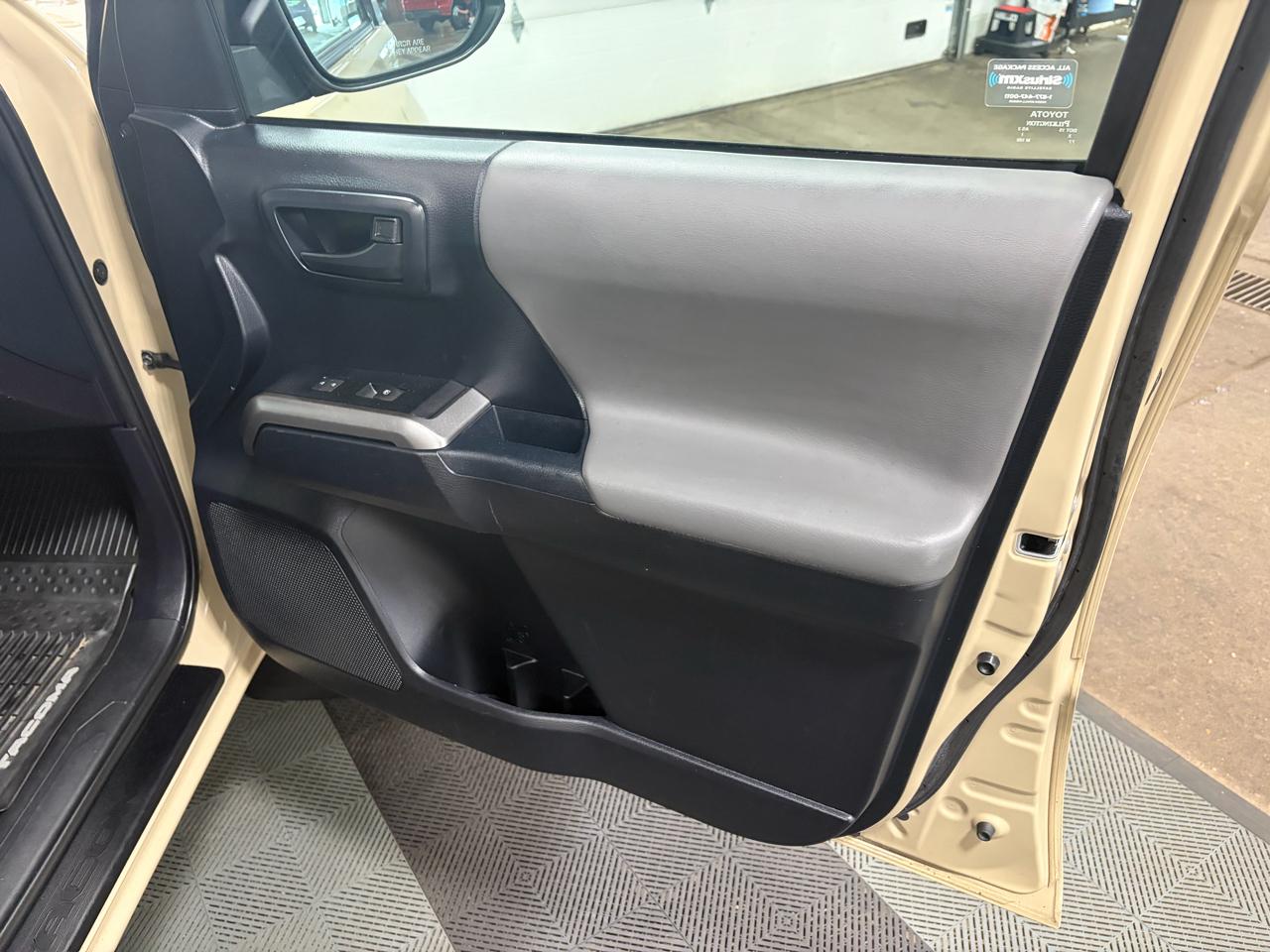 Toyota Tacoma SR5 Dbl Cab 4WD V6 at 2018