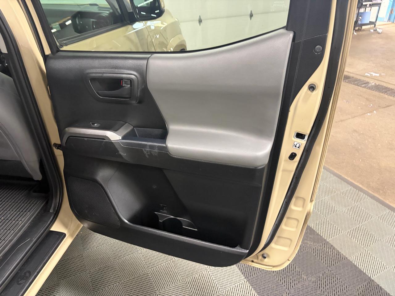 Toyota Tacoma SR5 Dbl Cab 4WD V6 at 2018