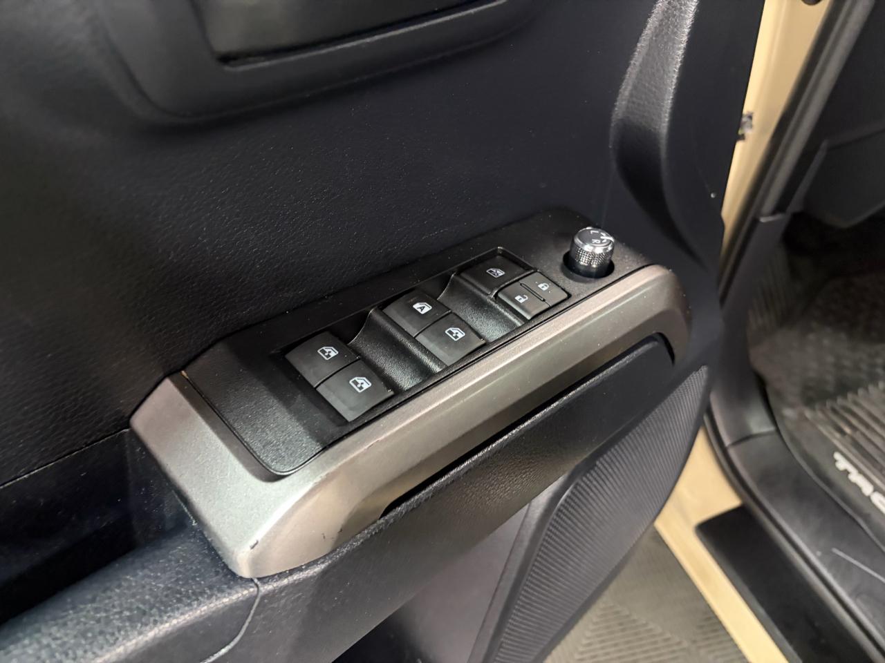 Toyota Tacoma SR5 Dbl Cab 4WD V6 at 2018