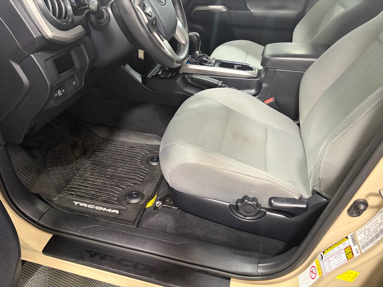 Toyota Tacoma SR5 Dbl Cab 4WD V6 at 2018