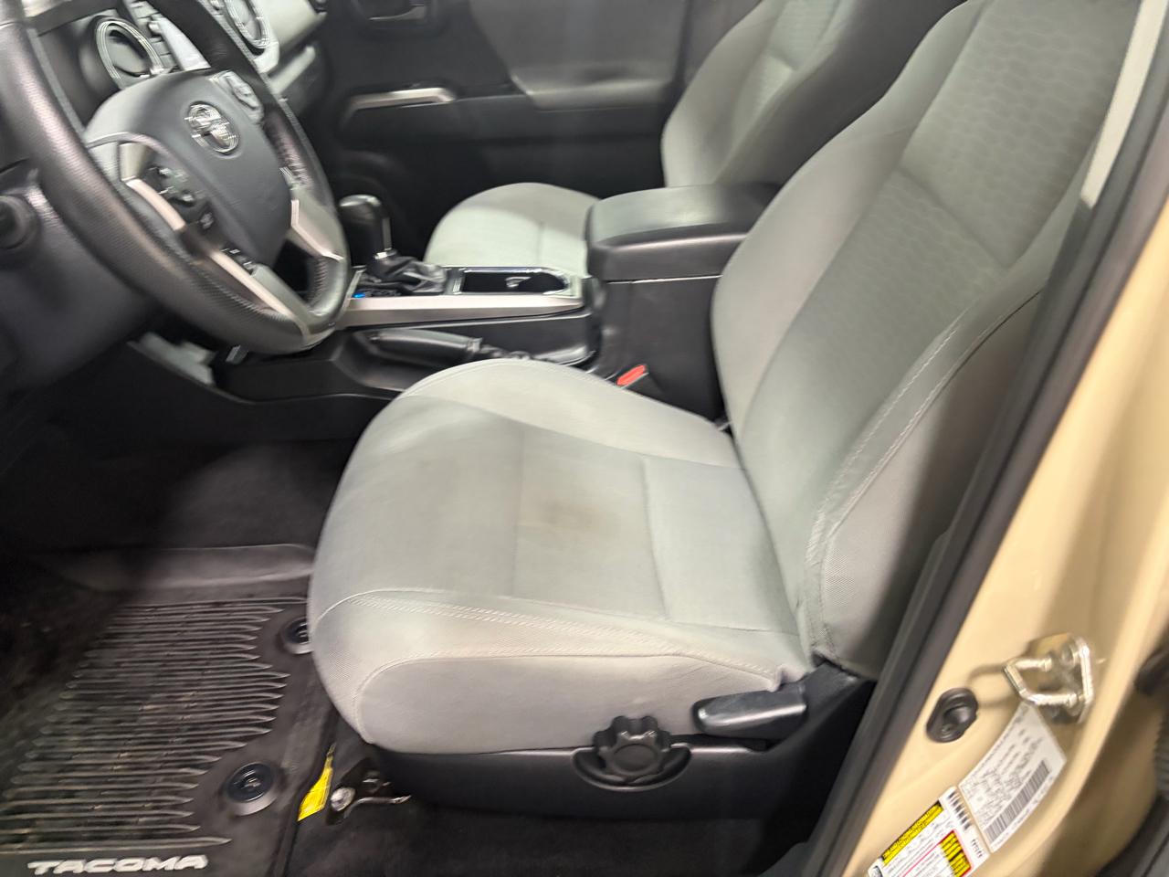 Toyota Tacoma SR5 Dbl Cab 4WD V6 at 2018