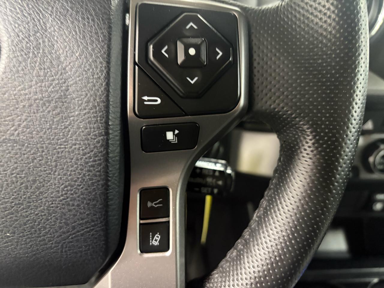 Toyota Tacoma SR5 Dbl Cab 4WD V6 at 2018