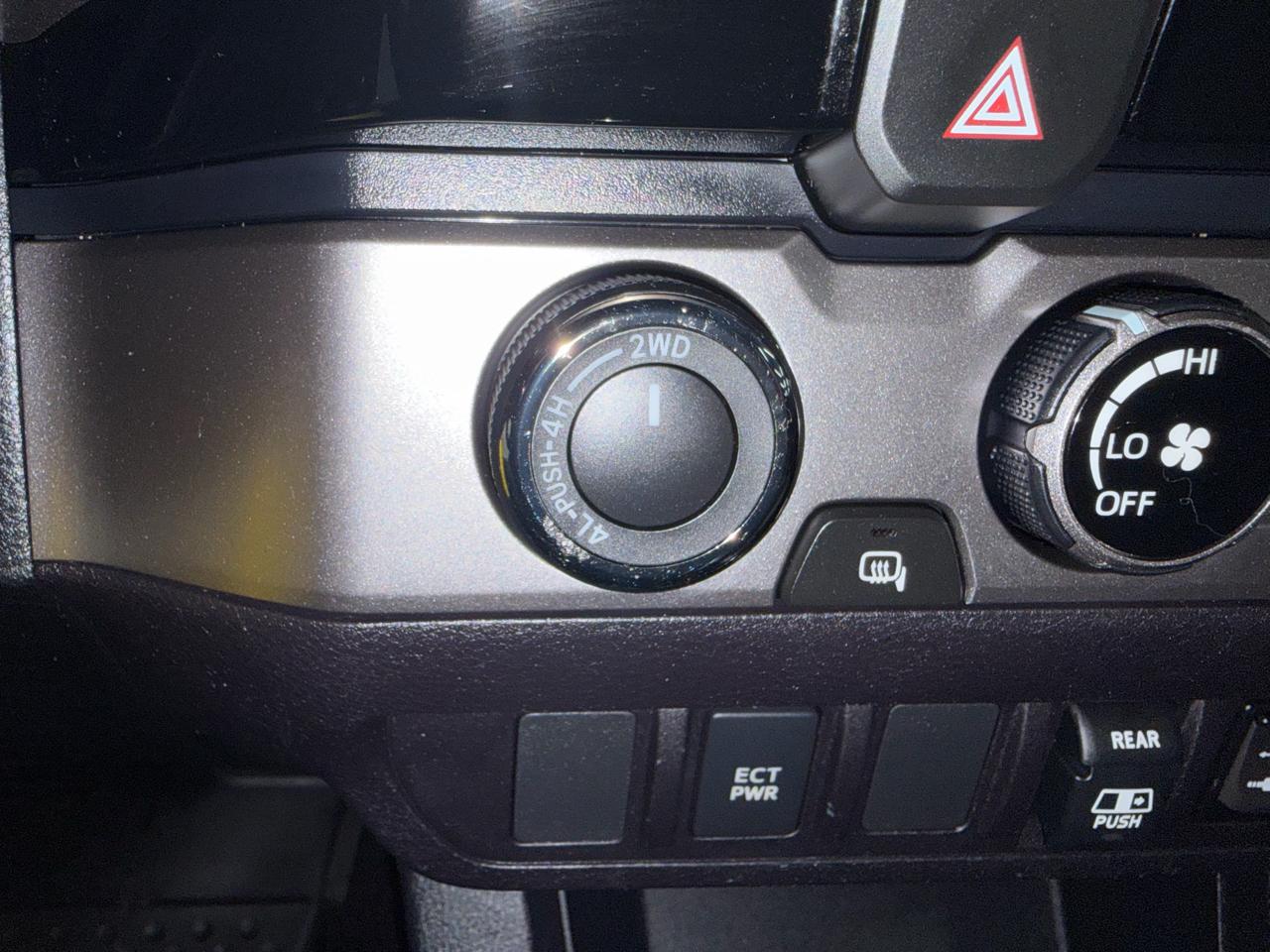 Toyota Tacoma SR5 Dbl Cab 4WD V6 at 2018