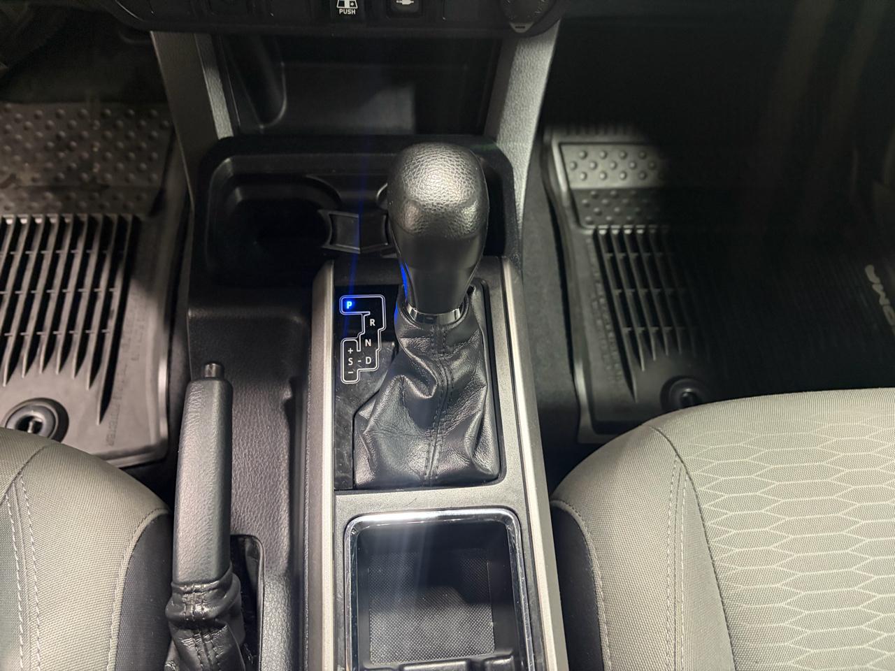 Toyota Tacoma SR5 Dbl Cab 4WD V6 at 2018