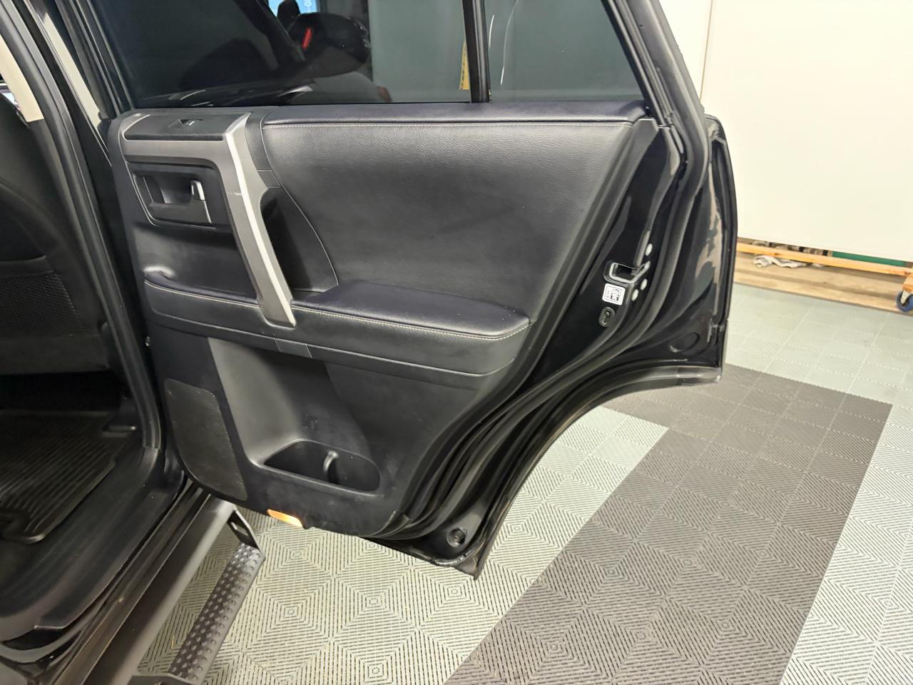 Toyota 4Runner SR5 Premium 4WD 2024