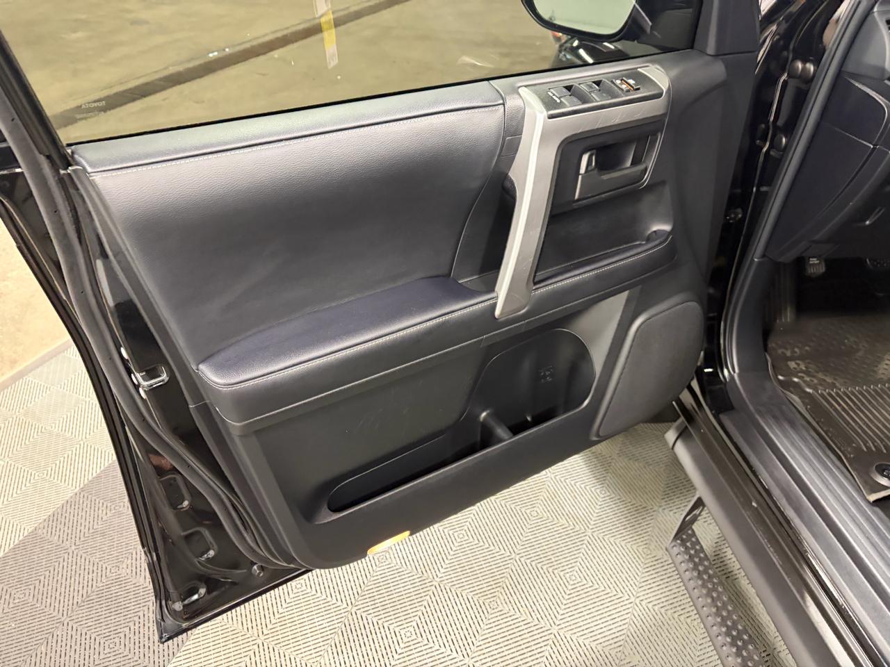 Toyota 4Runner SR5 Premium 4WD 2024