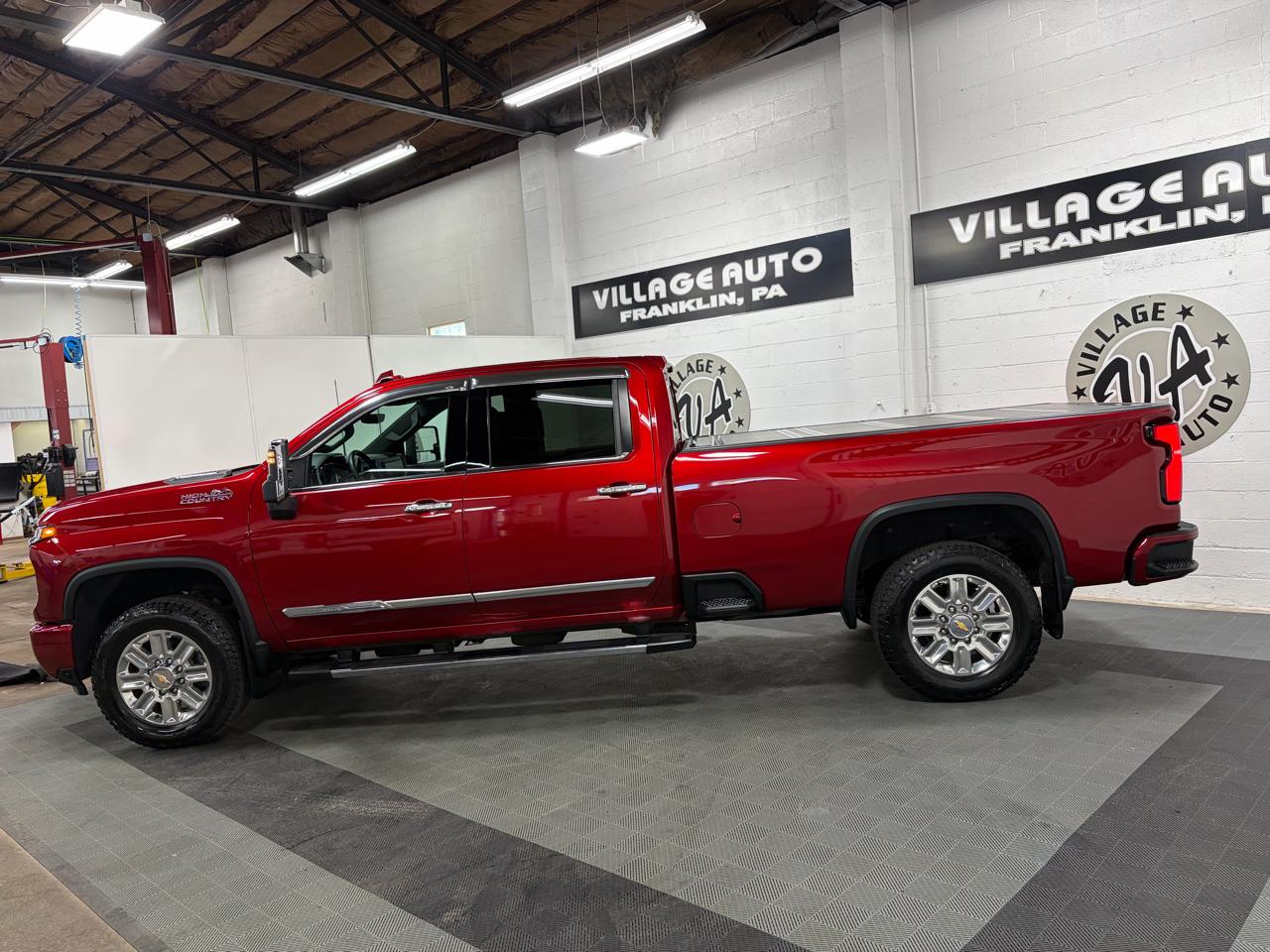 Chevrolet Silverado 2500HD High Country Crew Cab Long Box 4WD 2025