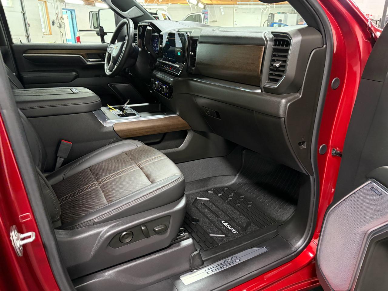 Chevrolet Silverado 2500HD High Country Crew Cab Long Box 4WD 2025
