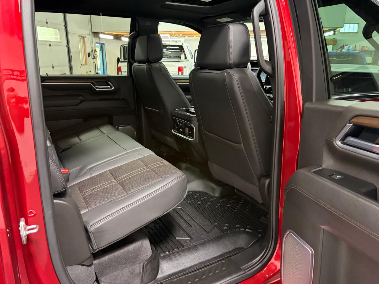 Chevrolet Silverado 2500HD High Country Crew Cab Long Box 4WD 2025