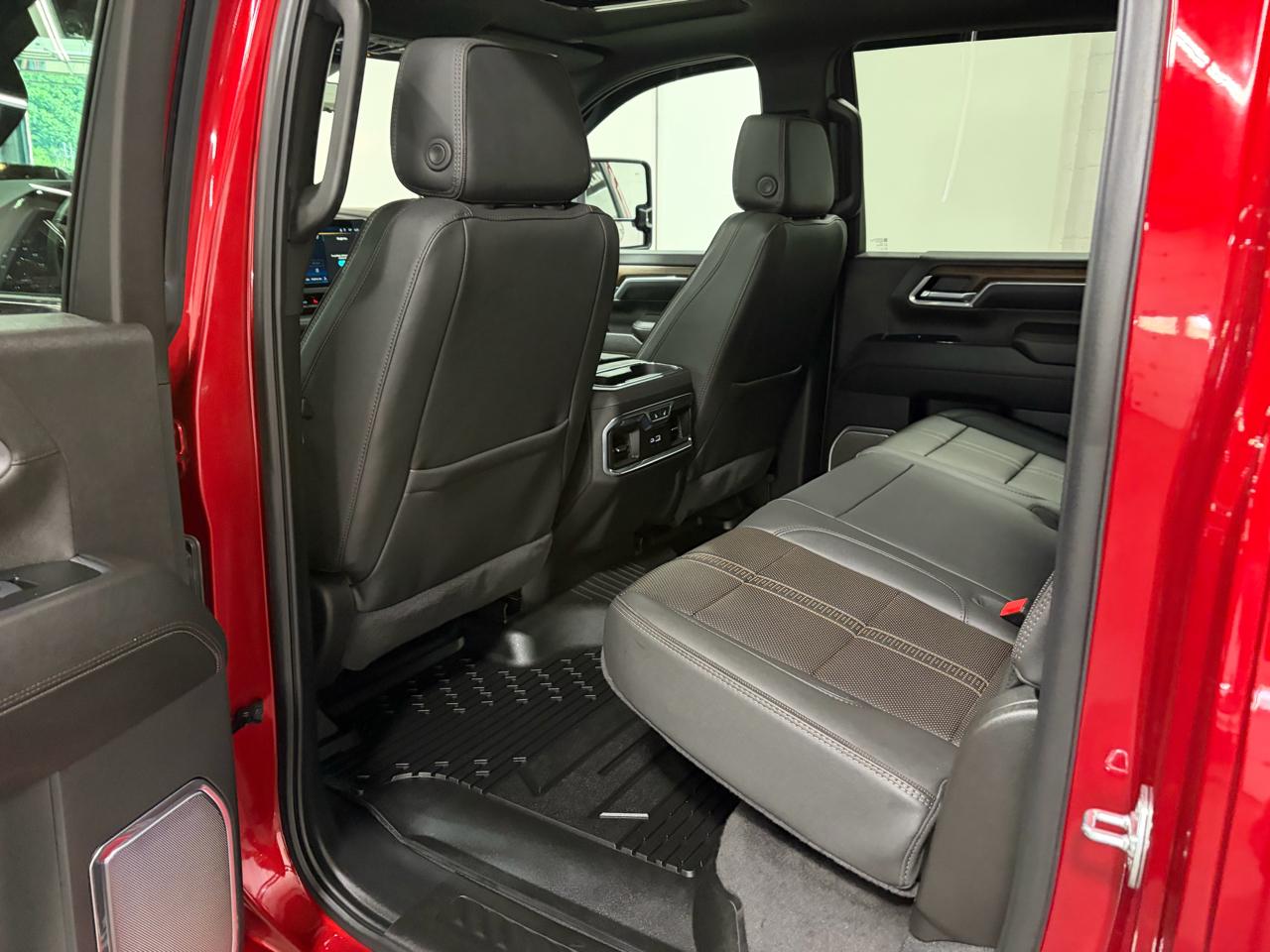 Chevrolet Silverado 2500HD High Country Crew Cab Long Box 4WD 2025