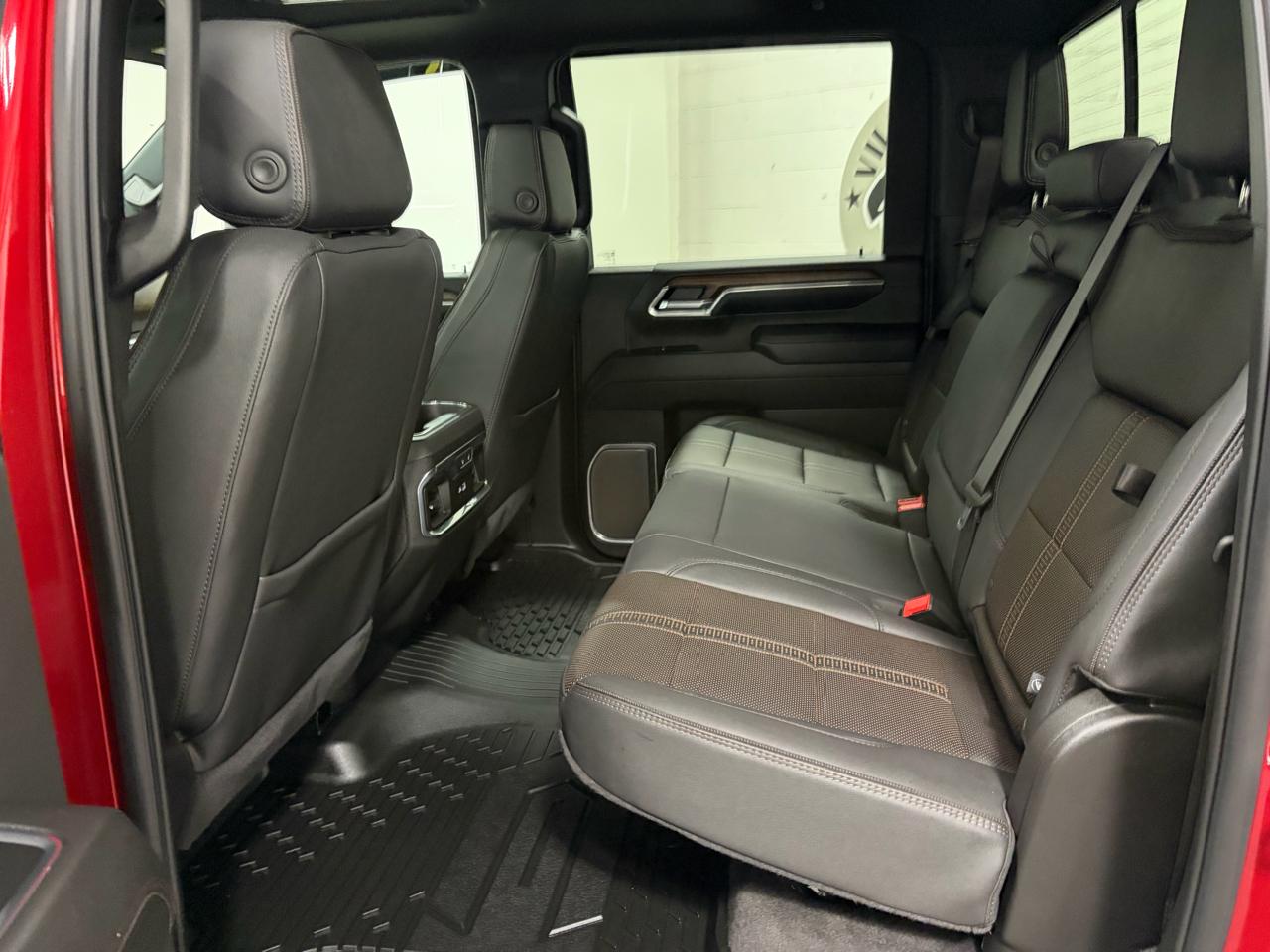 Chevrolet Silverado 2500HD High Country Crew Cab Long Box 4WD 2025