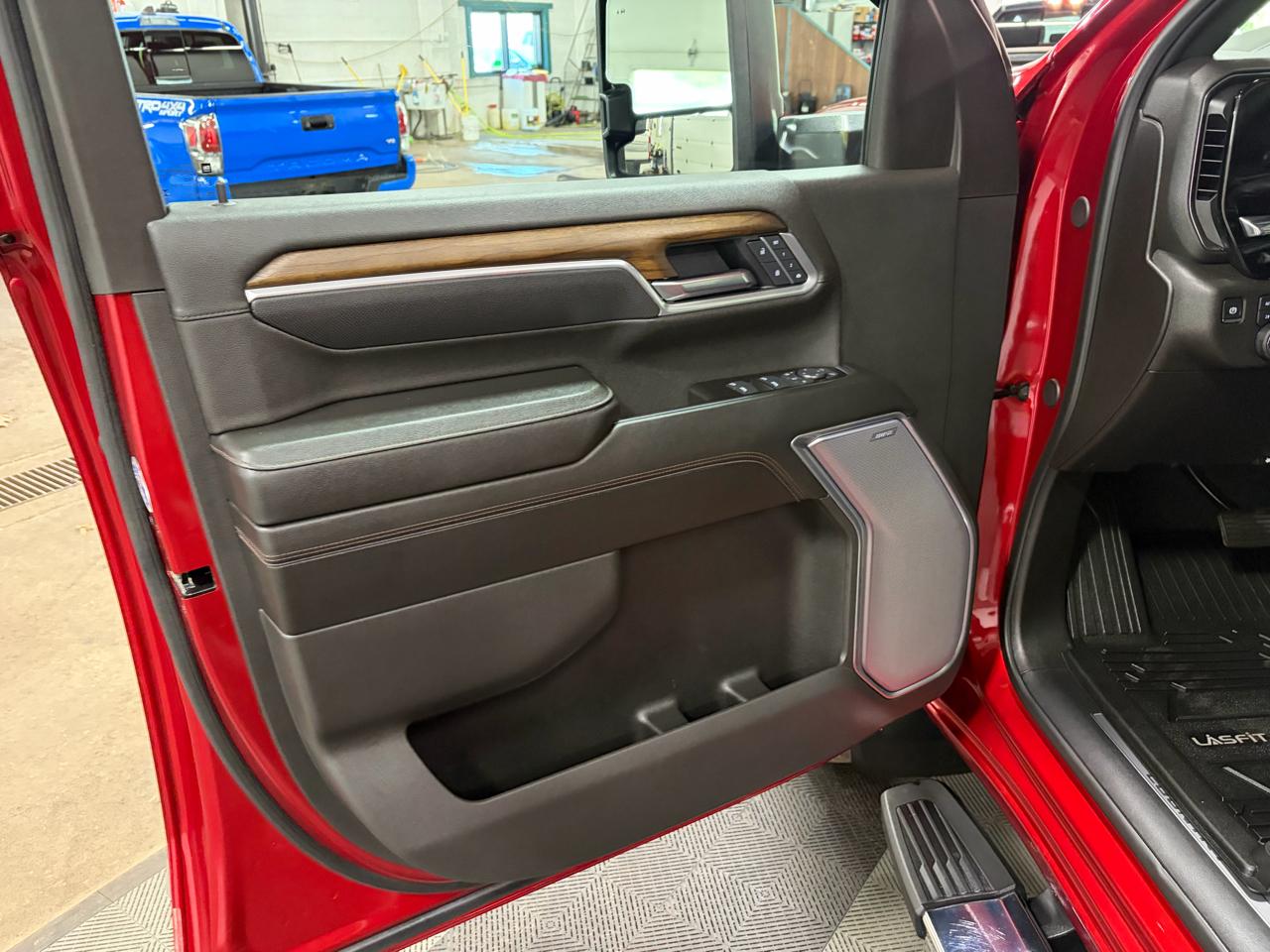 Chevrolet Silverado 2500HD High Country Crew Cab Long Box 4WD 2025