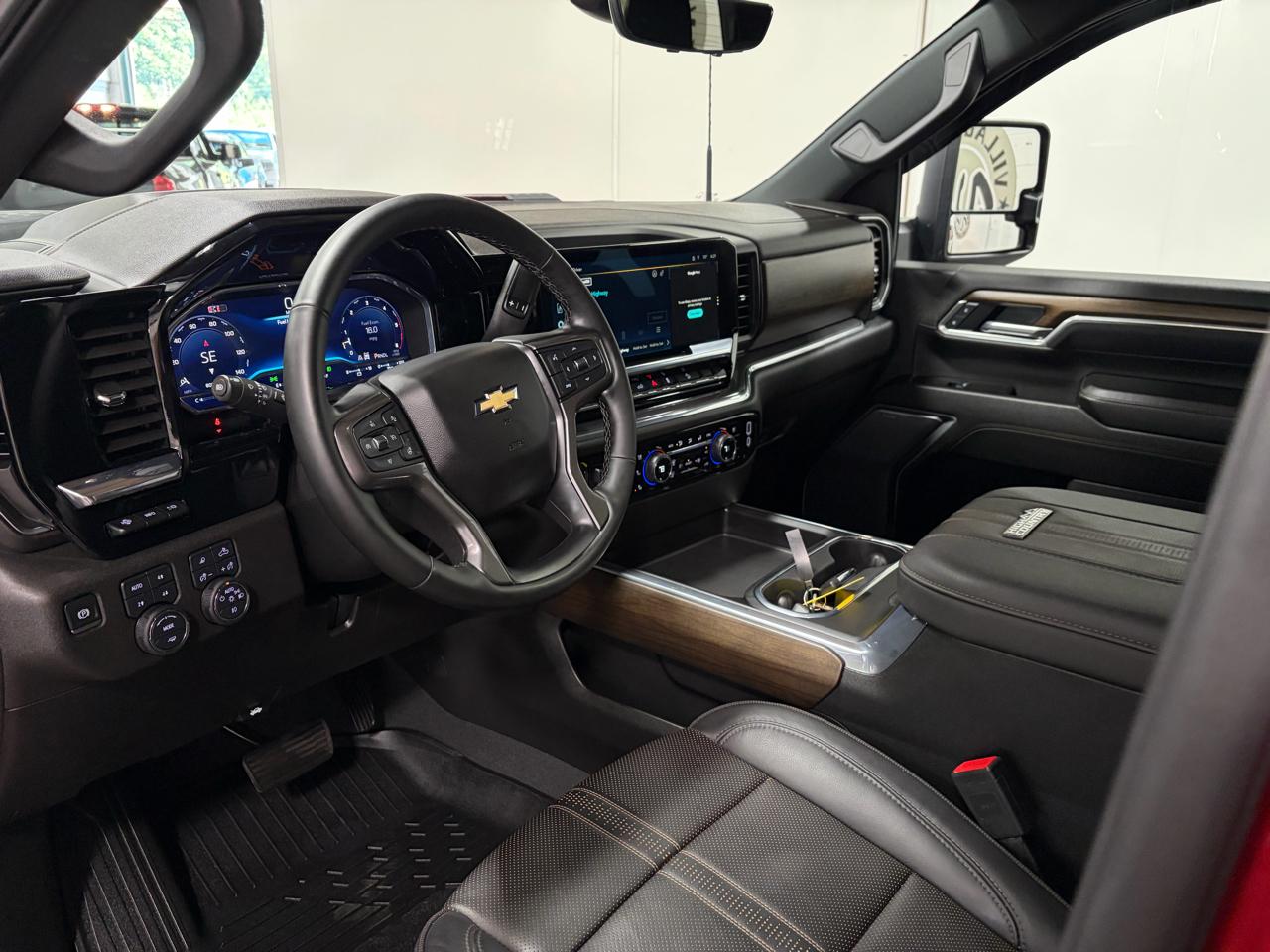 Chevrolet Silverado 2500HD High Country Crew Cab Long Box 4WD 2025