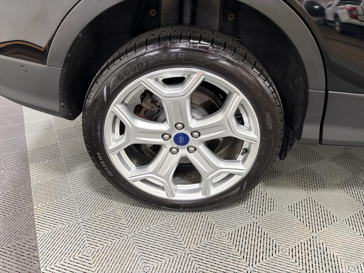 Ford Escape Titanium 4WD 2017