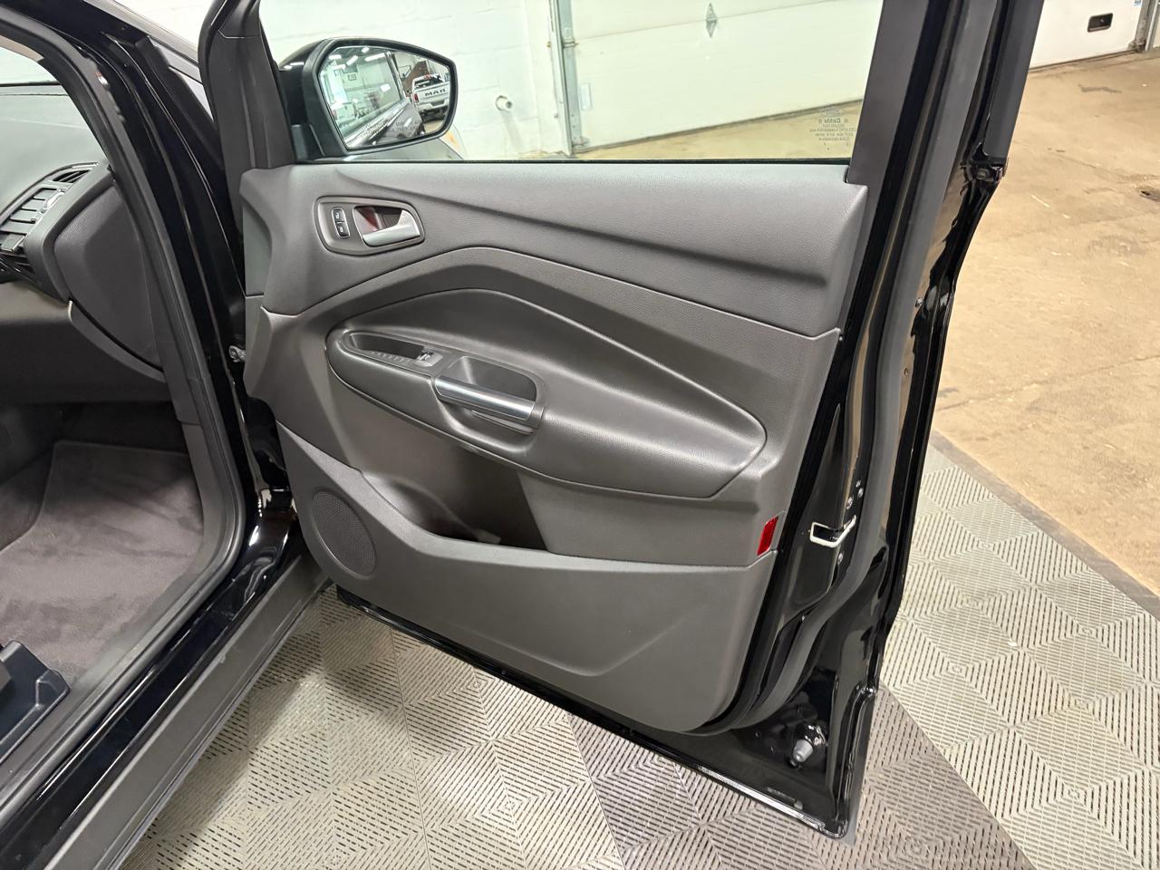 Ford Escape Titanium 4WD 2017