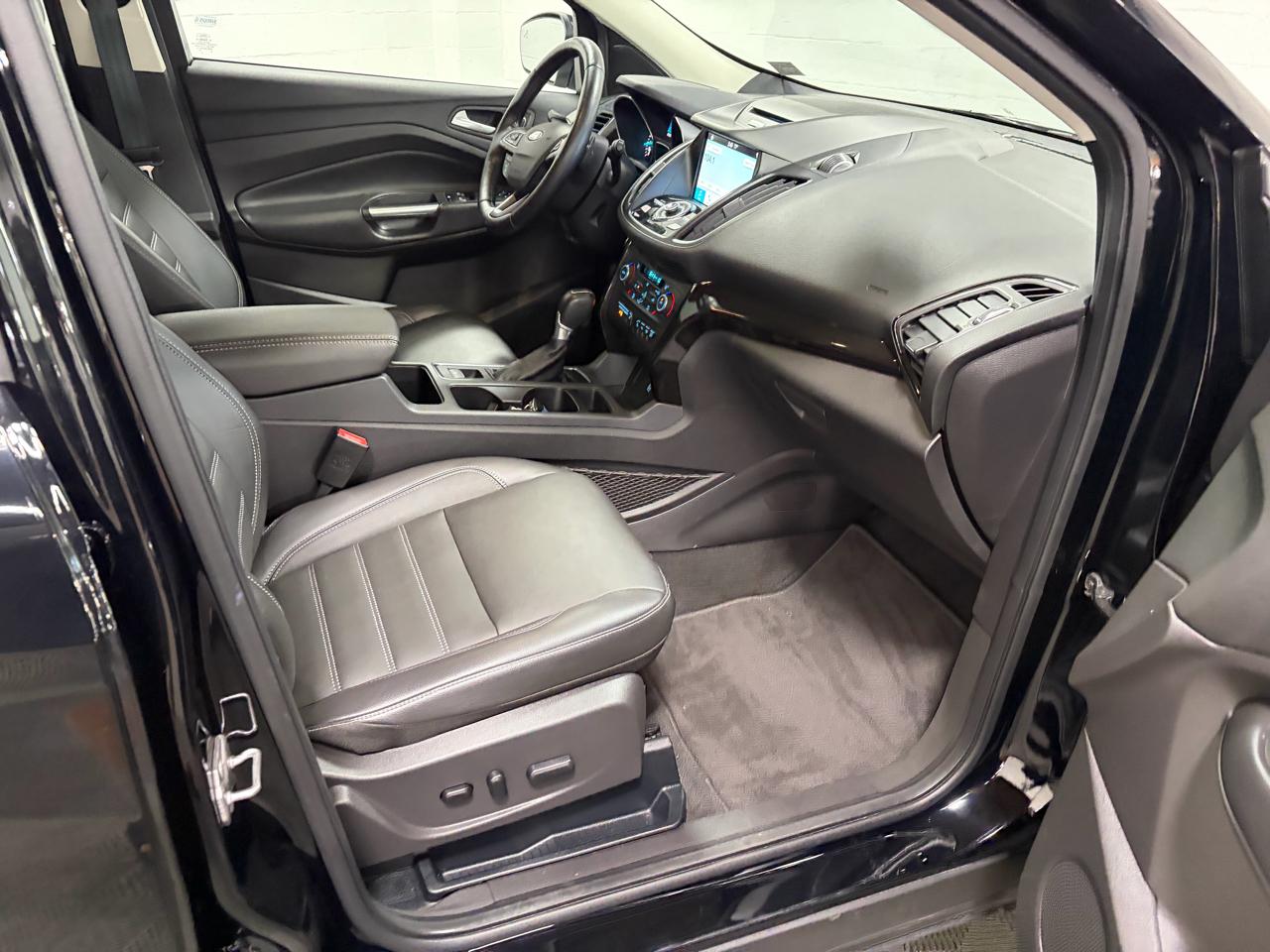 Ford Escape Titanium 4WD 2017