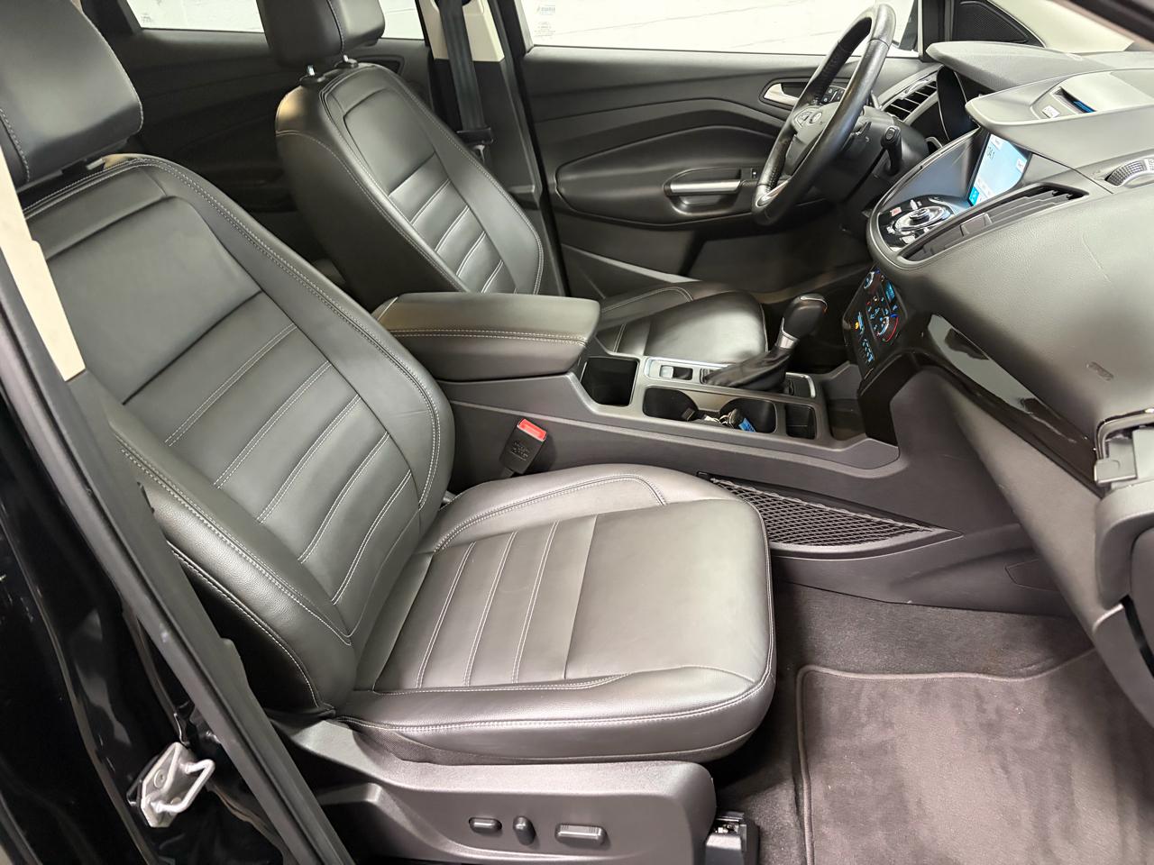 Ford Escape Titanium 4WD 2017