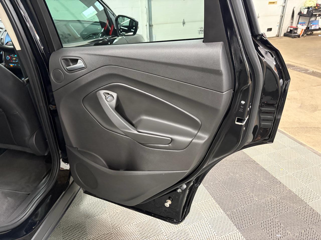 Ford Escape Titanium 4WD 2017