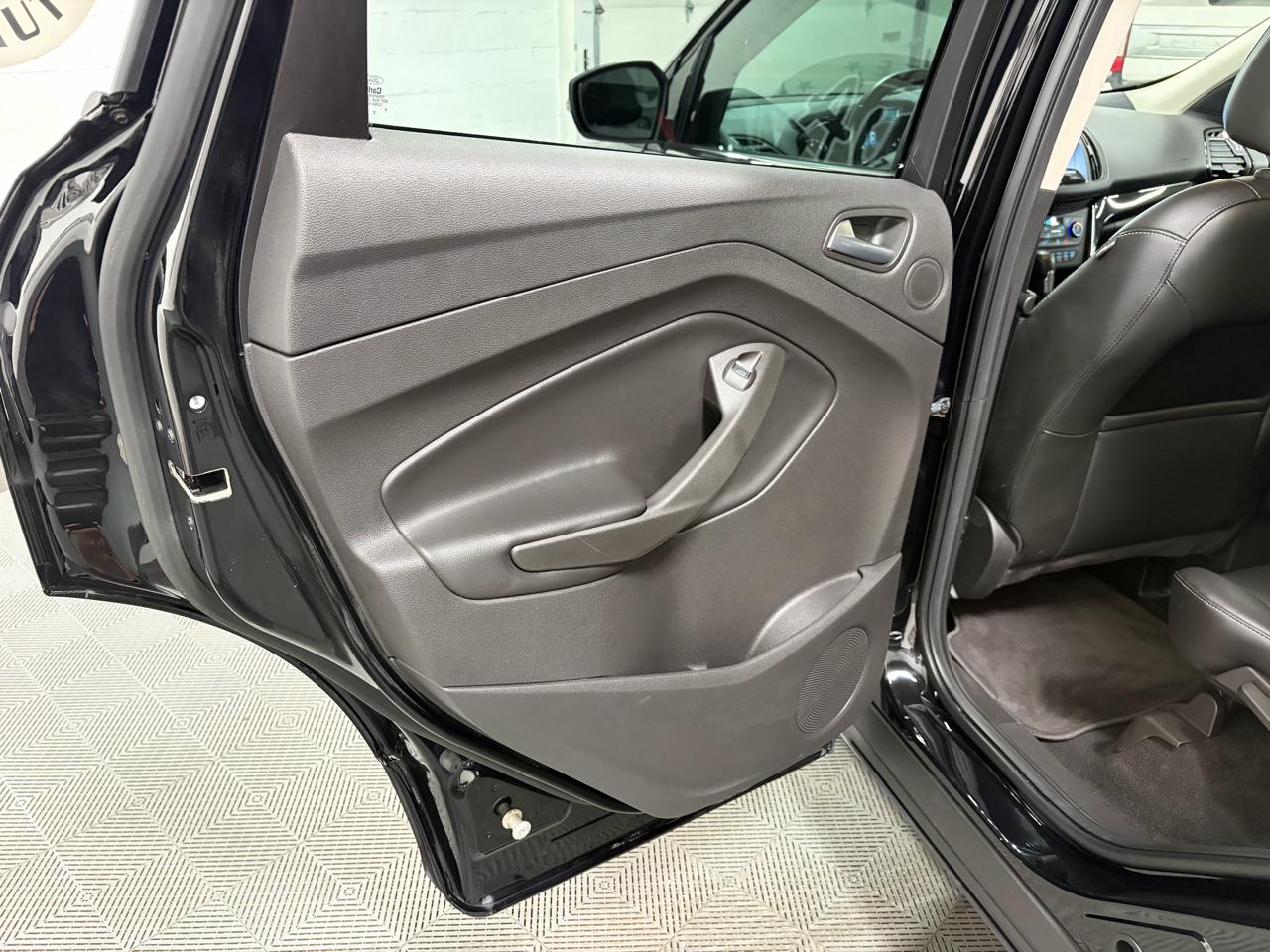 Ford Escape Titanium 4WD 2017