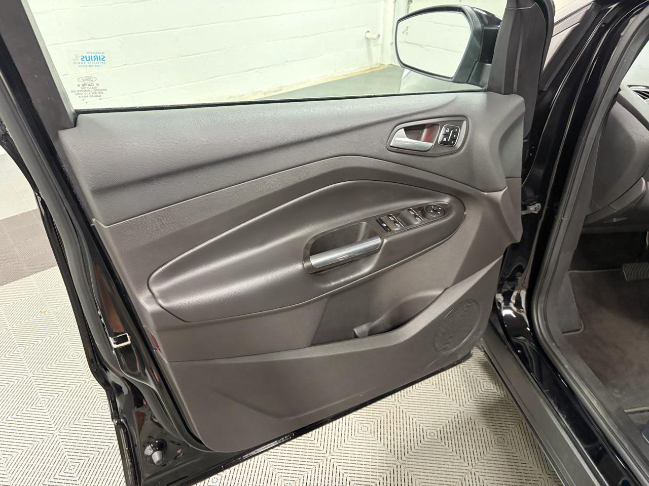 Ford Escape Titanium 4WD 2017