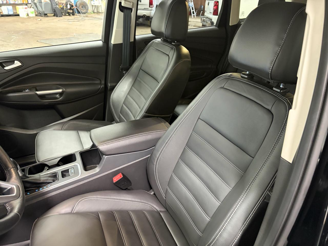 Ford Escape Titanium 4WD 2017
