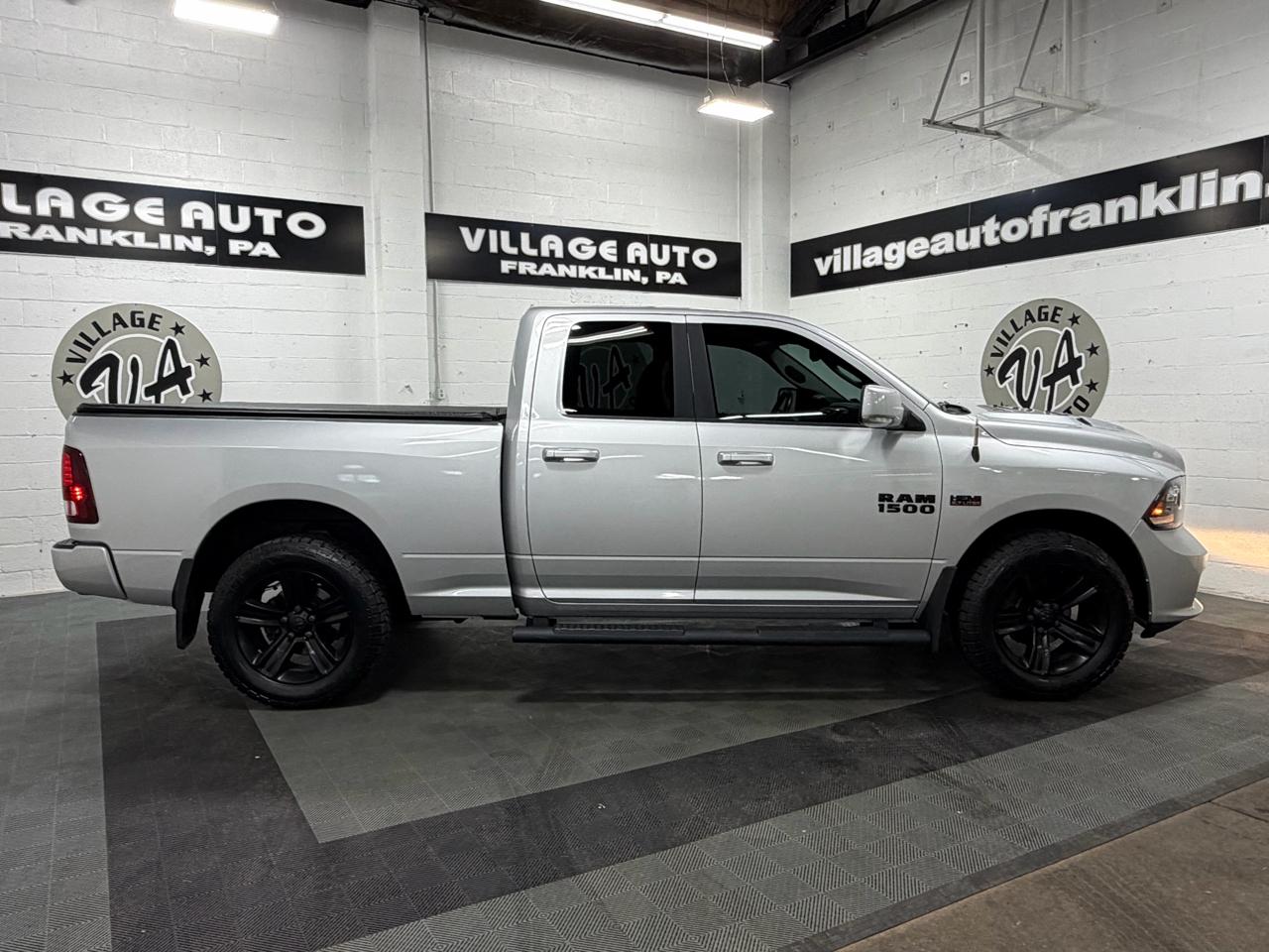 RAM 1500 4WD Quad Cab 140.5" Night 2018