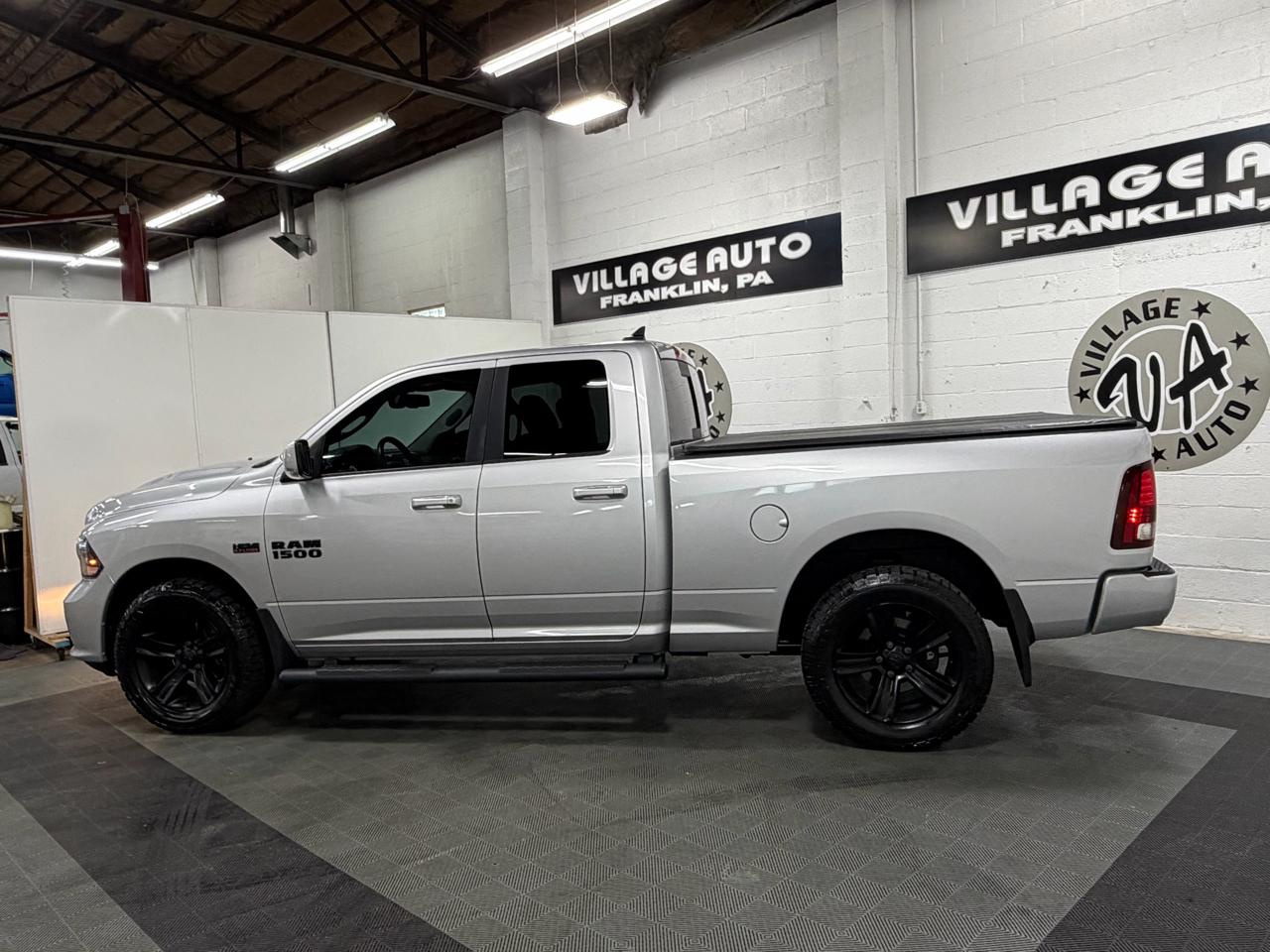 RAM 1500 4WD Quad Cab 140.5" Night 2018