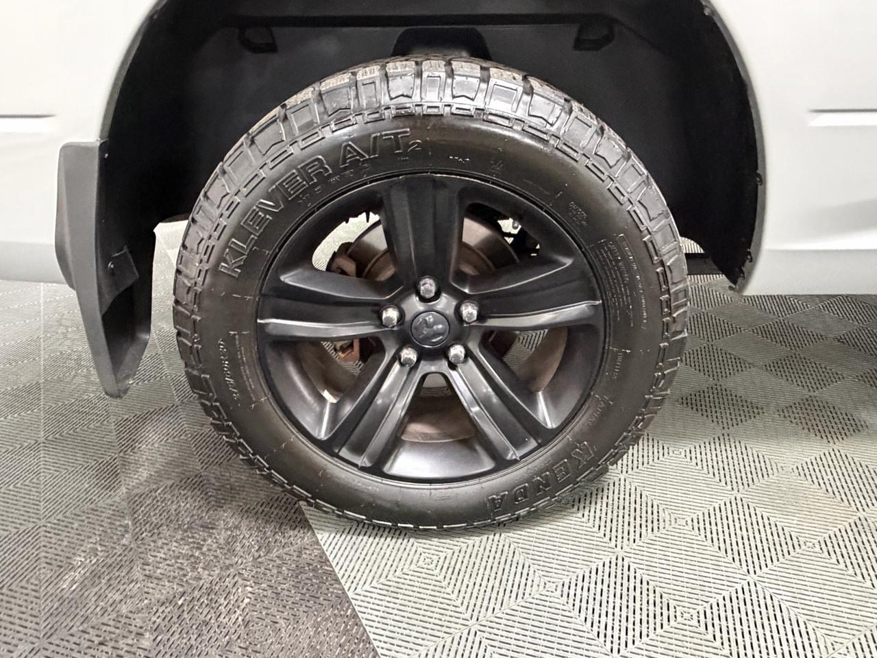 RAM 1500 4WD Quad Cab 140.5" Night 2018