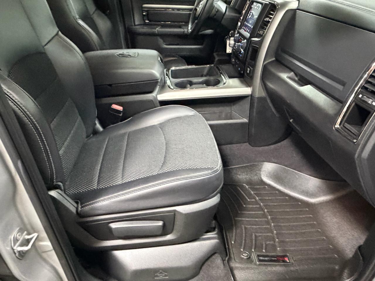 RAM 1500 4WD Quad Cab 140.5" Night 2018