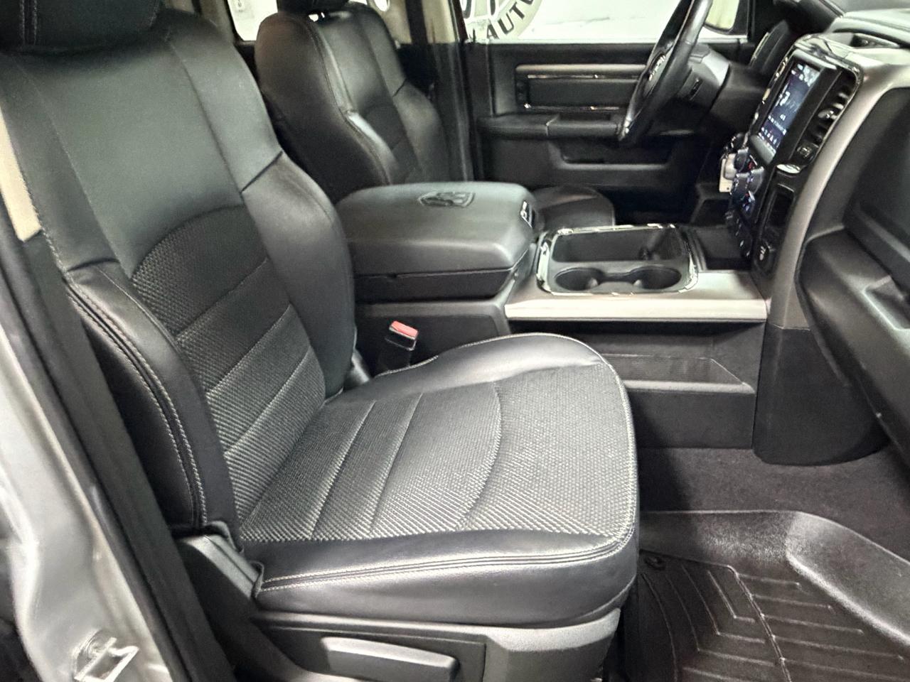RAM 1500 4WD Quad Cab 140.5" Night 2018
