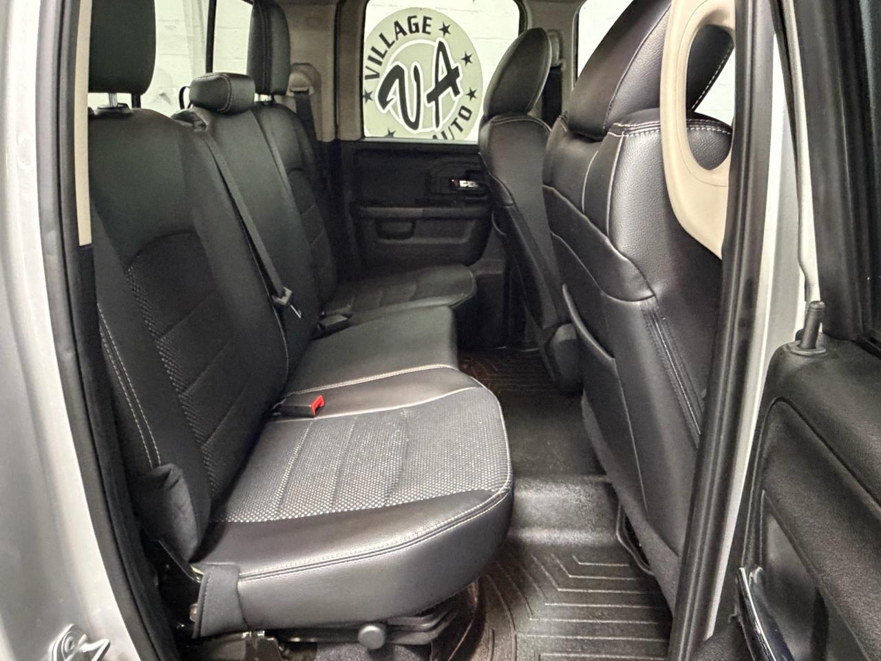 RAM 1500 4WD Quad Cab 140.5" Night 2018