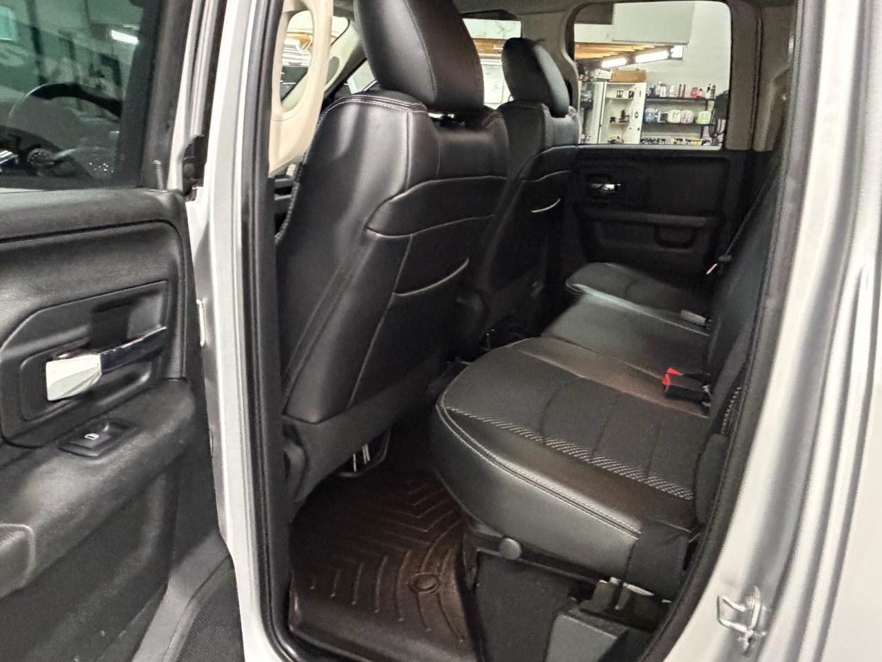 RAM 1500 4WD Quad Cab 140.5" Night 2018