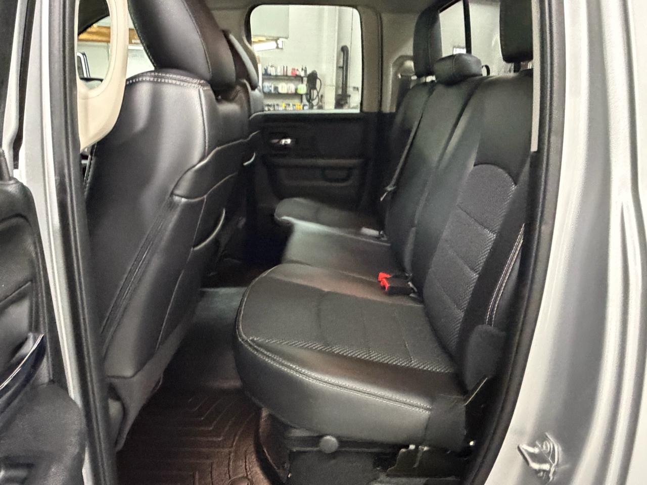 RAM 1500 4WD Quad Cab 140.5" Night 2018