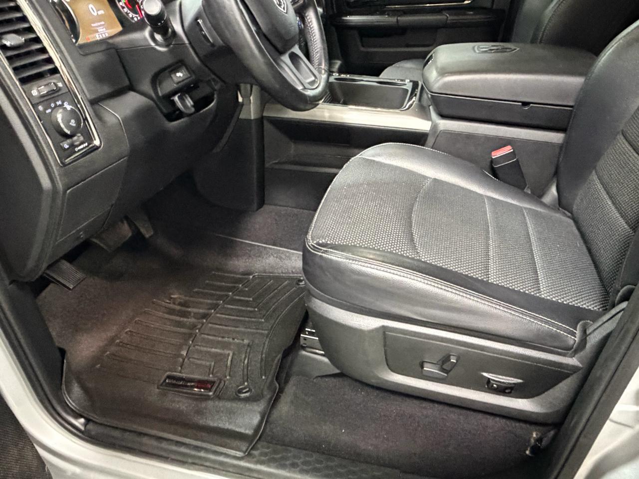 RAM 1500 4WD Quad Cab 140.5" Night 2018