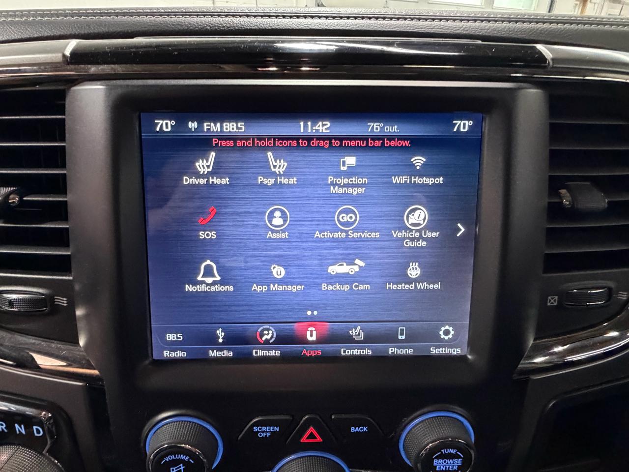 RAM 1500 4WD Quad Cab 140.5" Night 2018