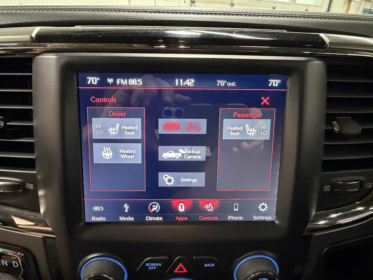 RAM 1500 4WD Quad Cab 140.5" Night 2018