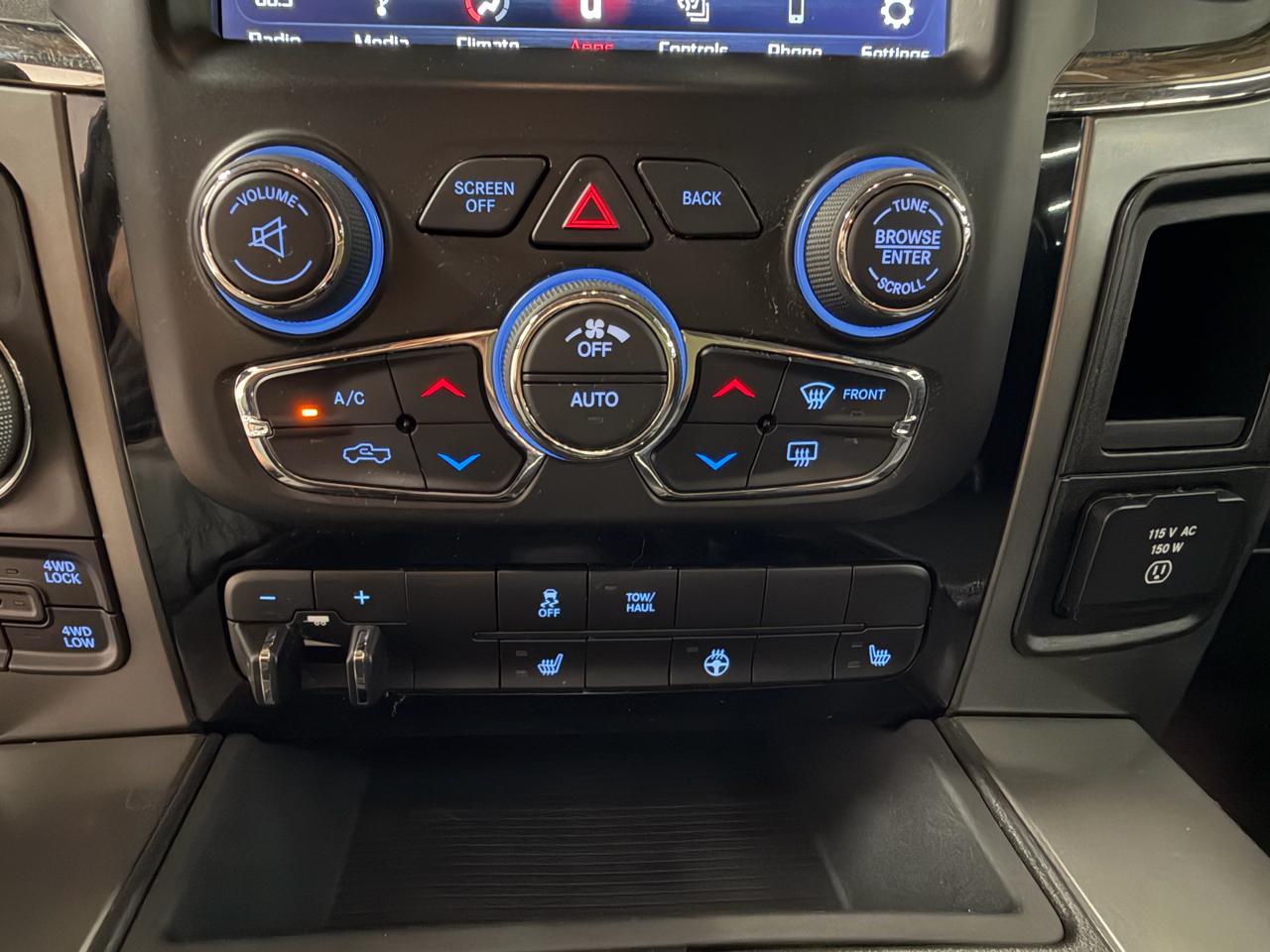 RAM 1500 4WD Quad Cab 140.5" Night 2018