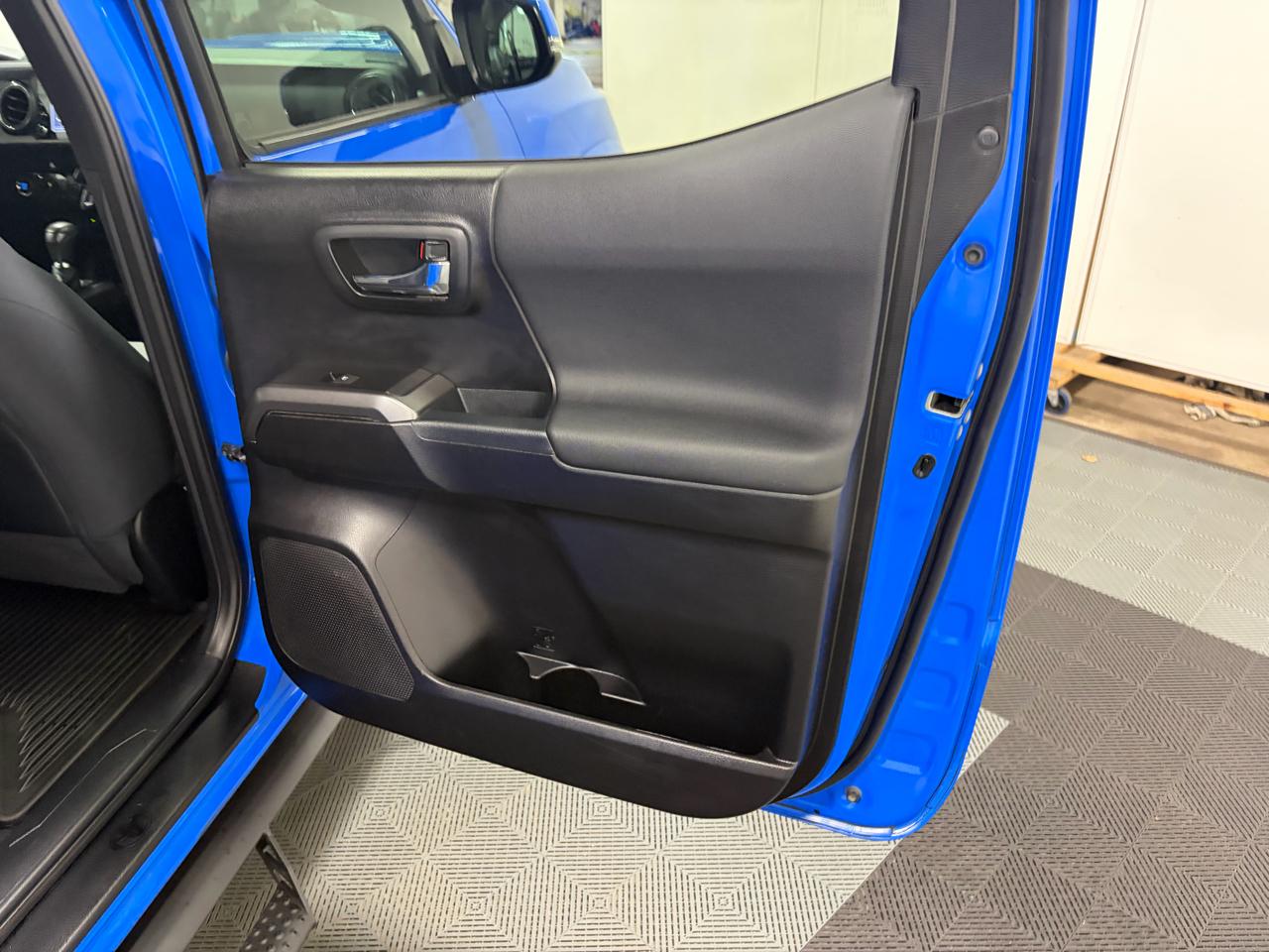 Toyota Tacoma 4WD Double Cab V6 AT TRD Sport (Natl) 2021
