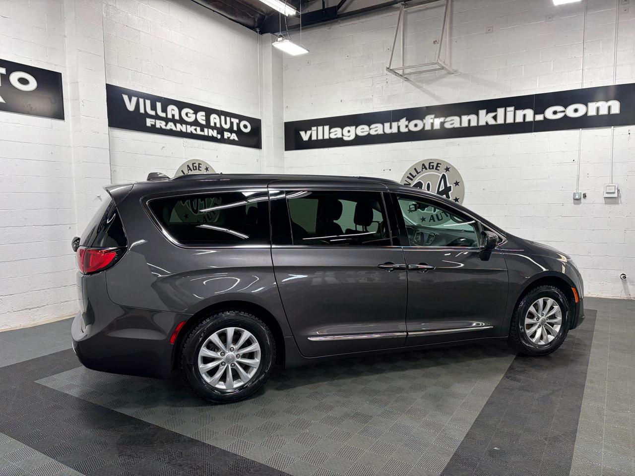 Chrysler Pacifica Touring-L 2017