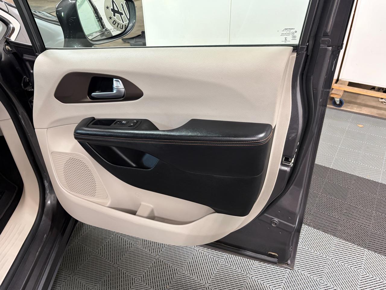 Chrysler Pacifica Touring-L 2017