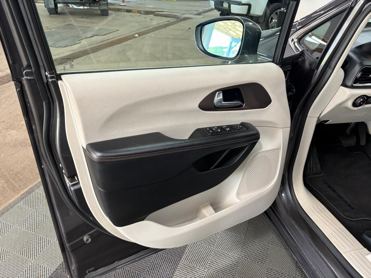 Chrysler Pacifica Touring-L 2017