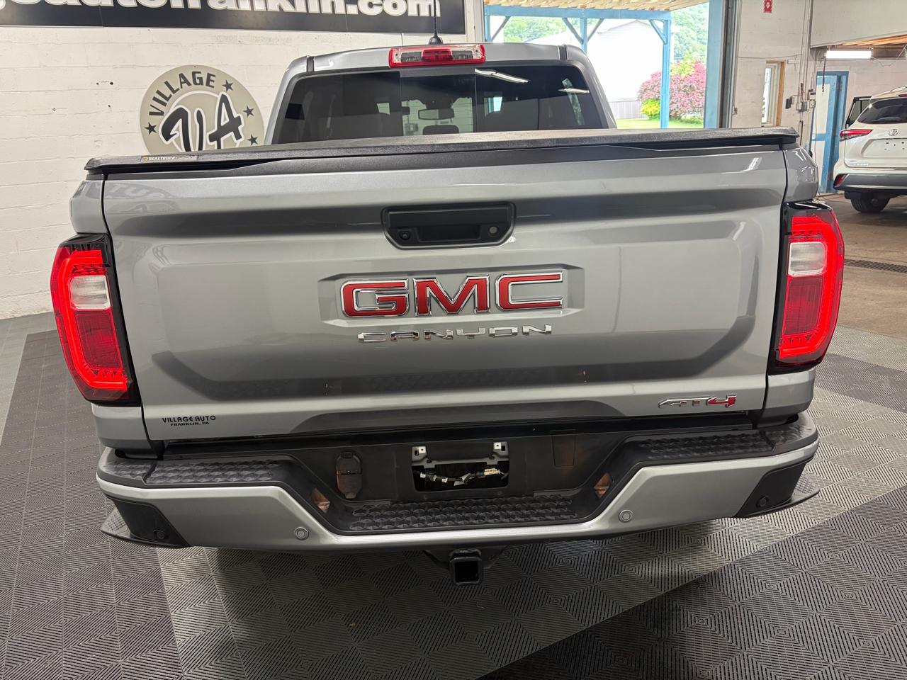 GMC Canyon AT4 Crew Cab 4WD 2025