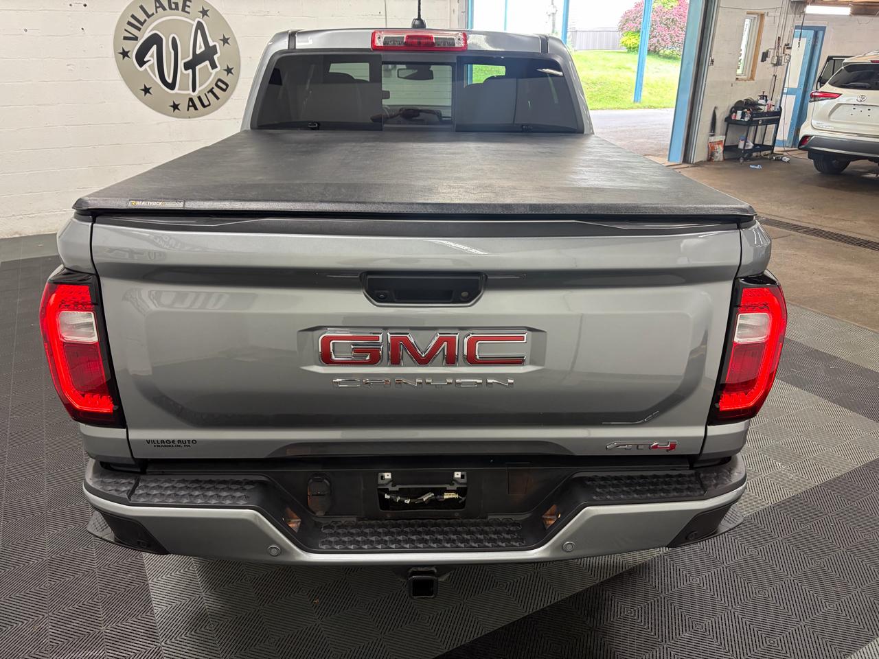 GMC Canyon AT4 Crew Cab 4WD 2025