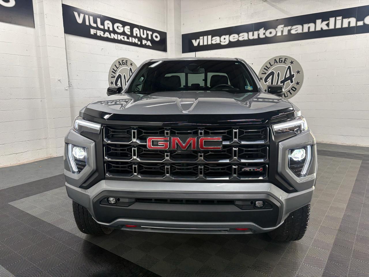 GMC Canyon AT4 Crew Cab 4WD 2025